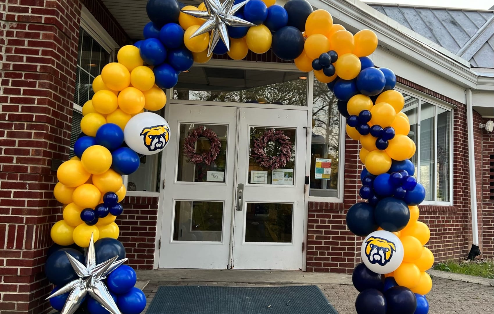 Large freestanding balloon arch installation in Pittsburgh by Party on Butler