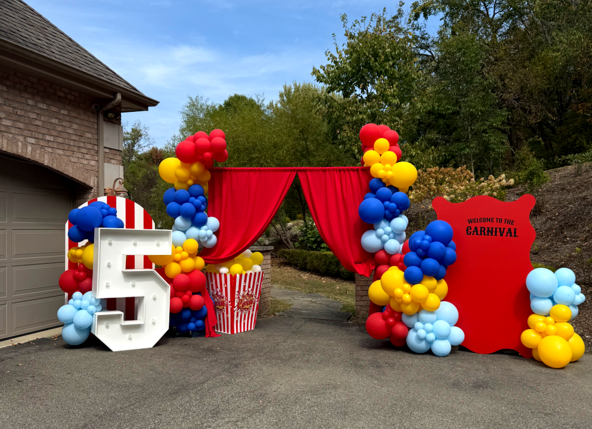 Kids birthday balloon display by Party on Butler in Pittsburgh
