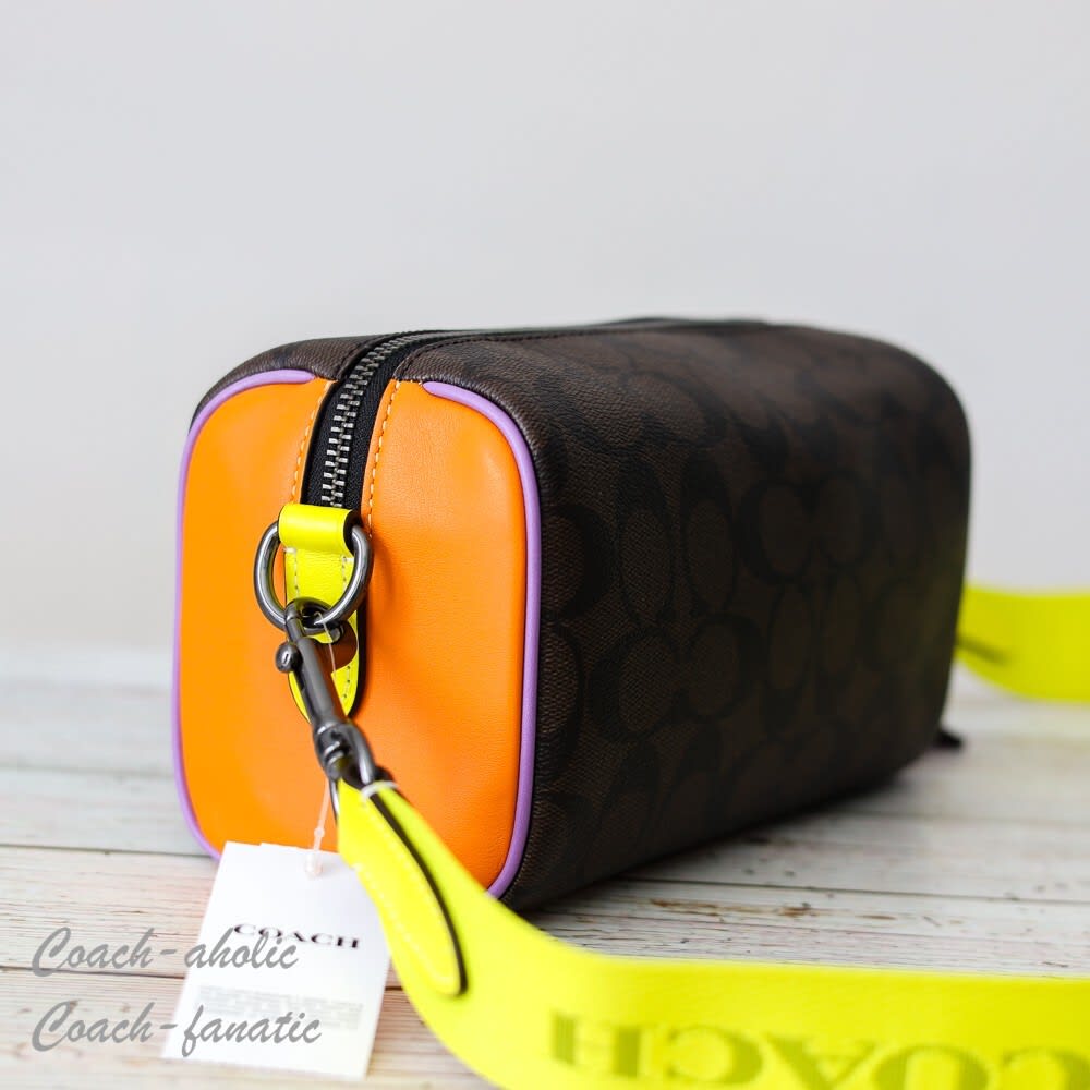 NWT Coach CL425 Axel Crossbody In Colorblock Signature Canvas Gunmetal/MahoganyNWT Coach CL425 Axel Crossbody In Colorblock Signature Canvas Gunmetal/Mahogany