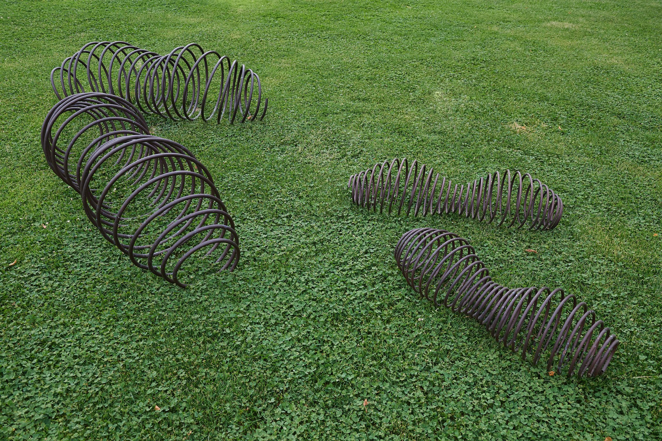 Alfred Hoyos, Untitled, 2000, Copper tube, 28 x 97 x 27 cm, 26 x 82 x 29 cm, Four pieces