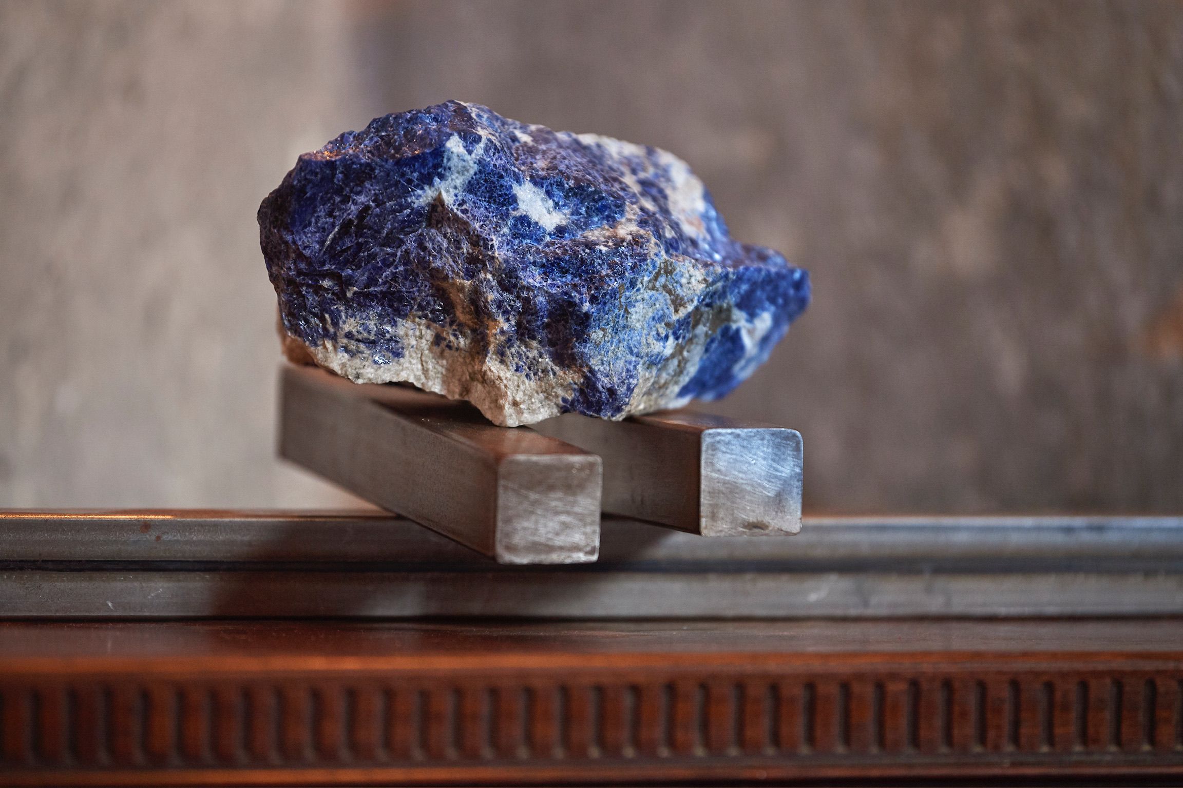 Fabian Albertini, Quartzo Azul, 2021, Iron, stone, 30 x 15 x 10 cm
