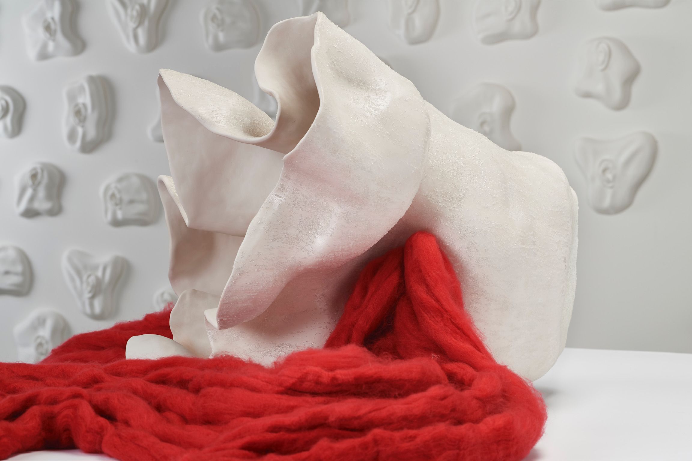Magda von Hanau, Ecstasies, 2024, Clay, glass, wool strings, 47 x 42 x 60 cm, Ø 52 cm