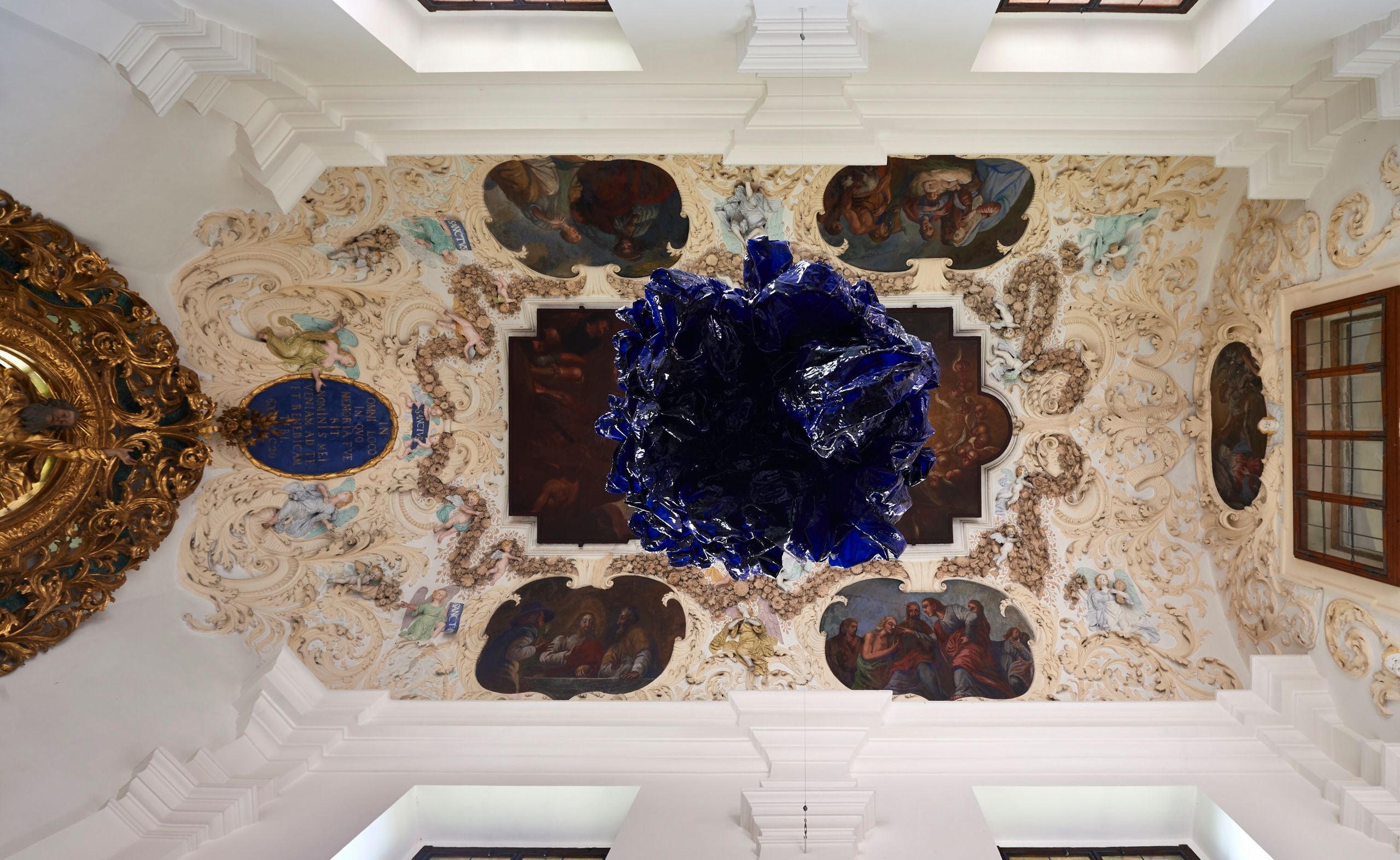Clemens Wolf, Parachute Sculpture 2, 2024, Resin on reserve parachute, 320 x Ø 60 cm