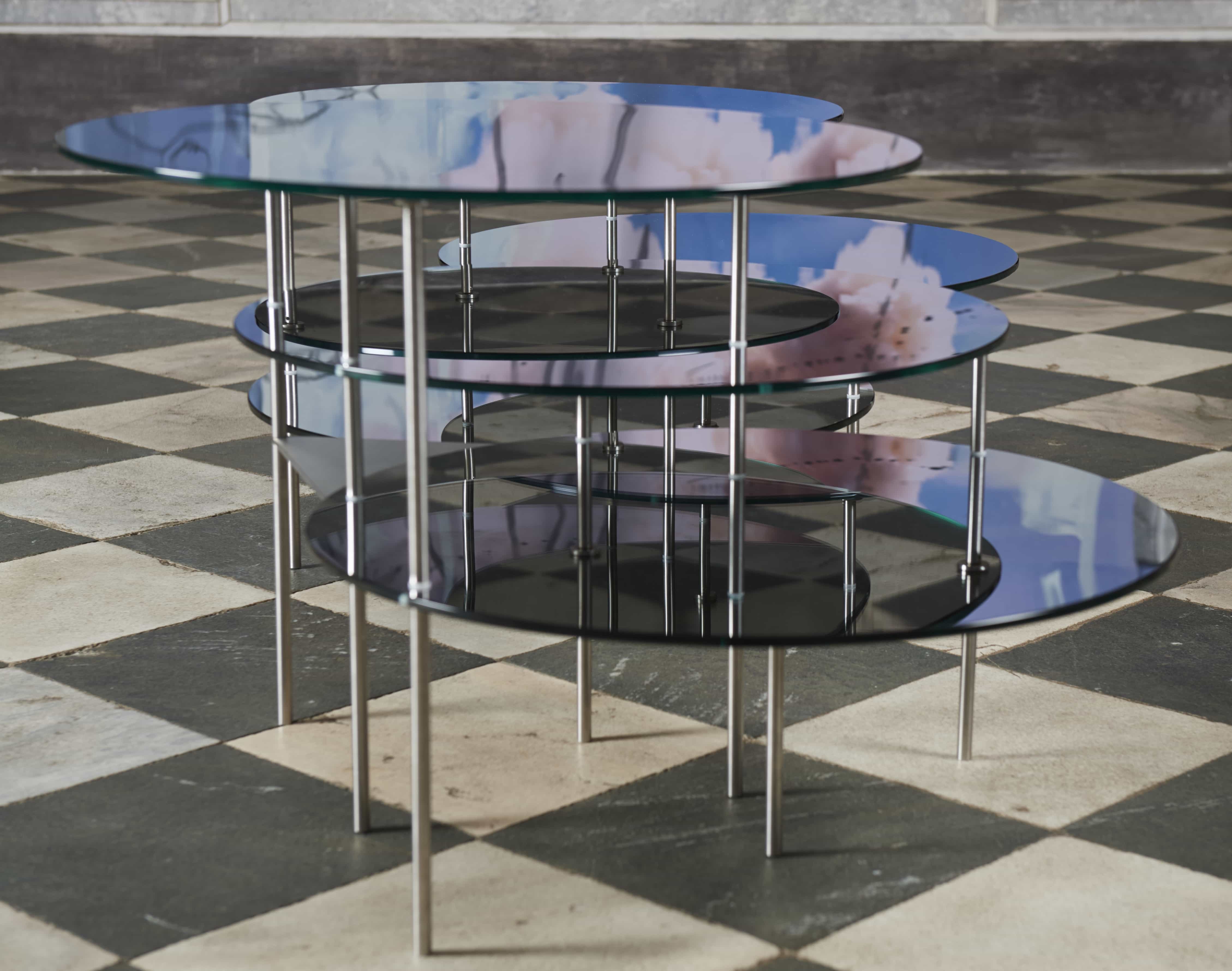 Eva Schlegel, cloud (Spiegeltisch) Ed. 1/4, 2021, VSG Spiegel, Stahl, 50 x 75 x 85 cm