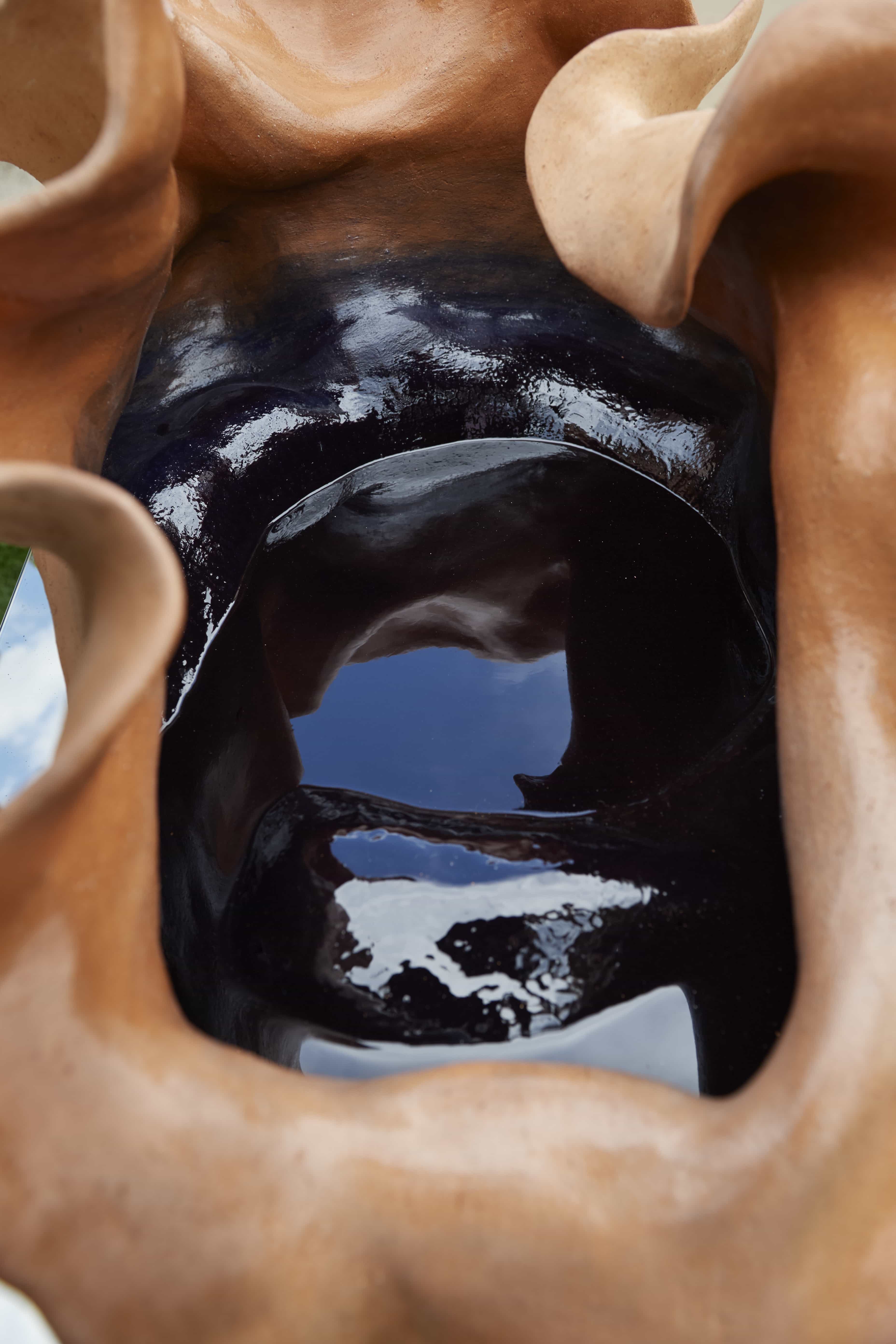 Magda von Hanau, Ygarasu, 2025, Clay, pigment, resin on a iron base, 76 x 50 x 42 cm