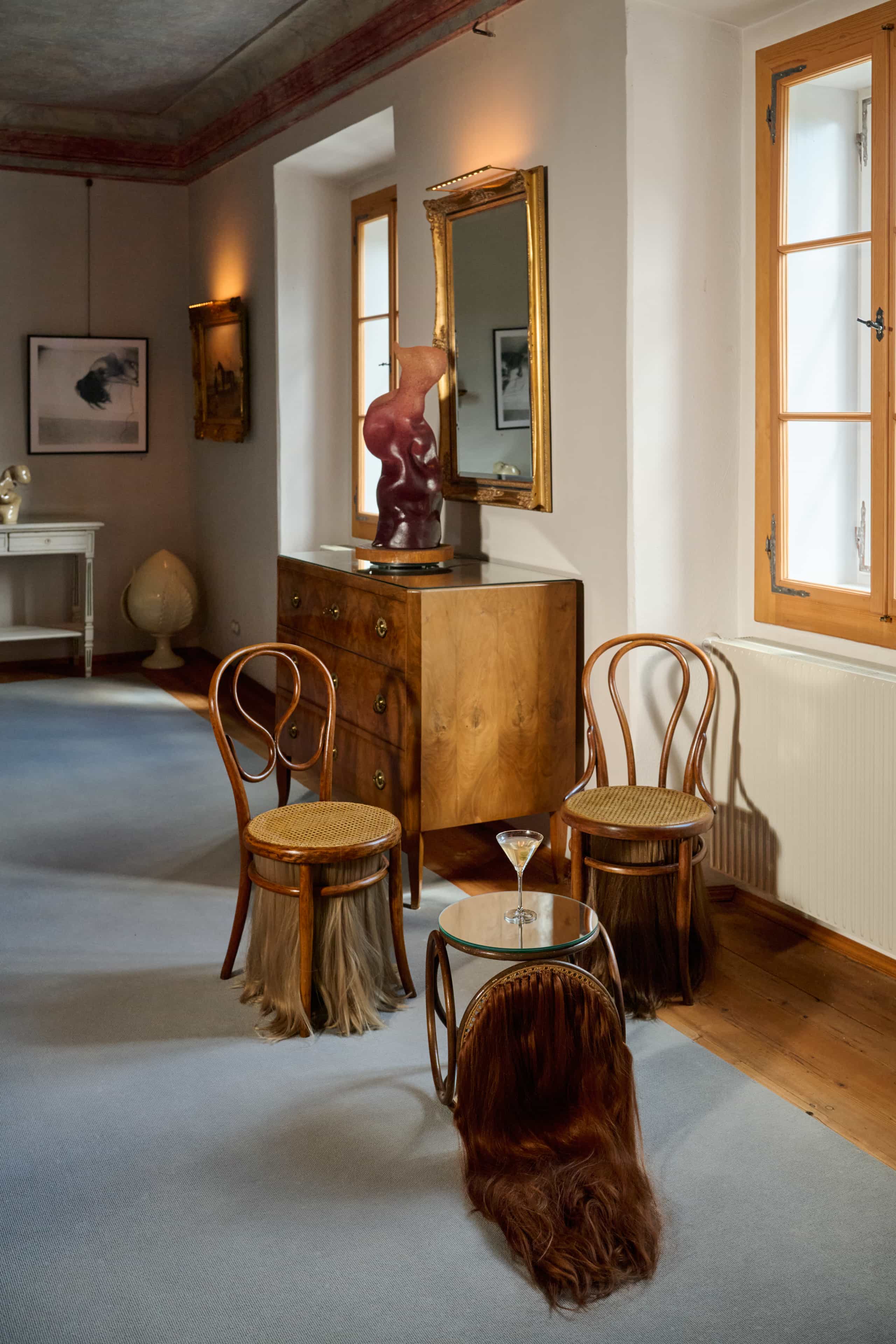 Magda von Hanau, Table for Two Blond & Brunette, Eve, 2026, Chairs: Original antique Michael Thonet chairs and hair, 92 x 50 x 42 cm, Table: Original antique Michael Thonet stool and mirror and hair, 41 x 100 x 41 cm