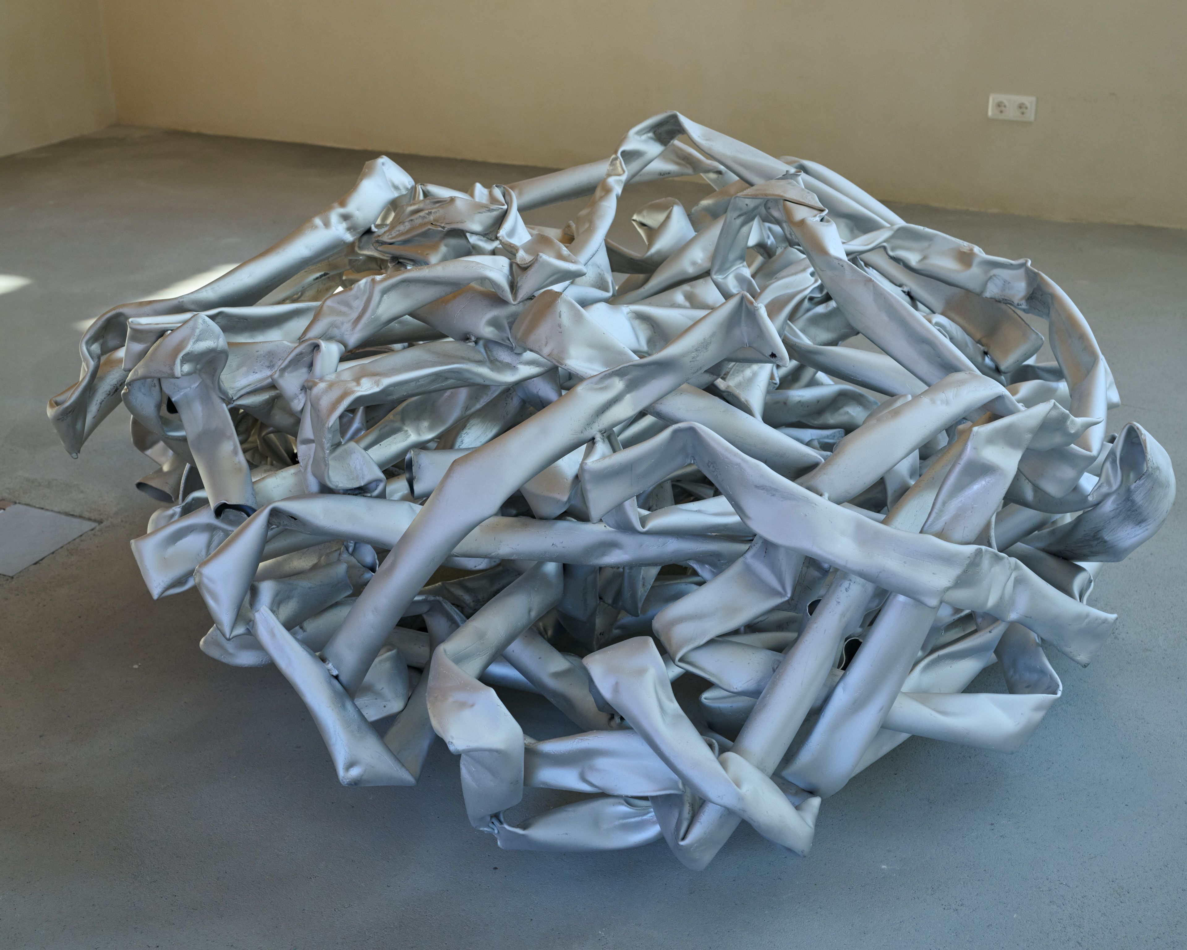Hans Kupelwieser, O.T., 2025, Aluminium, 180 x 190 x 100 cm, 103 kg
