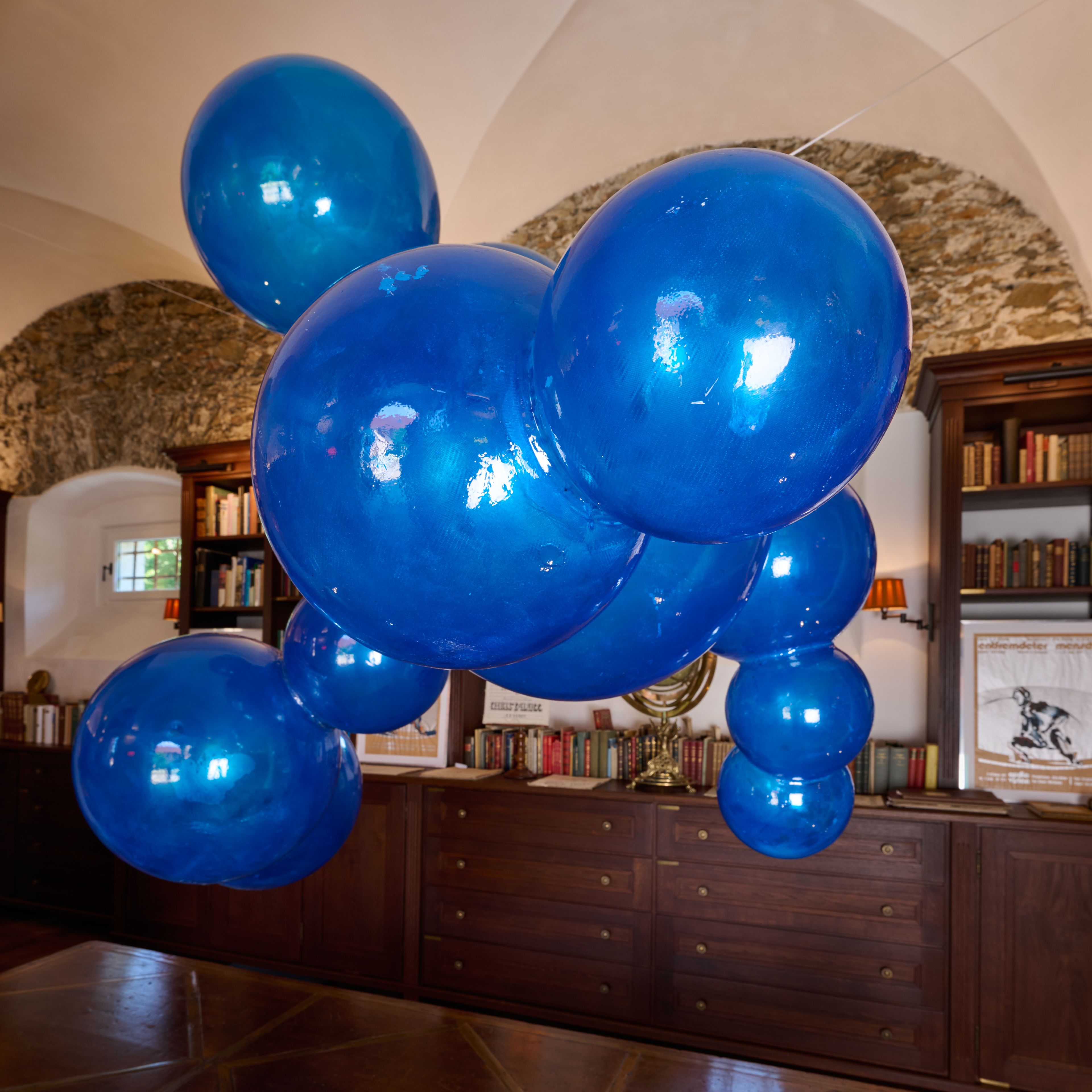 Hans Kupelwieser, O.T., 2011, Plexyepoxy, 50 x 160 x 140 cm