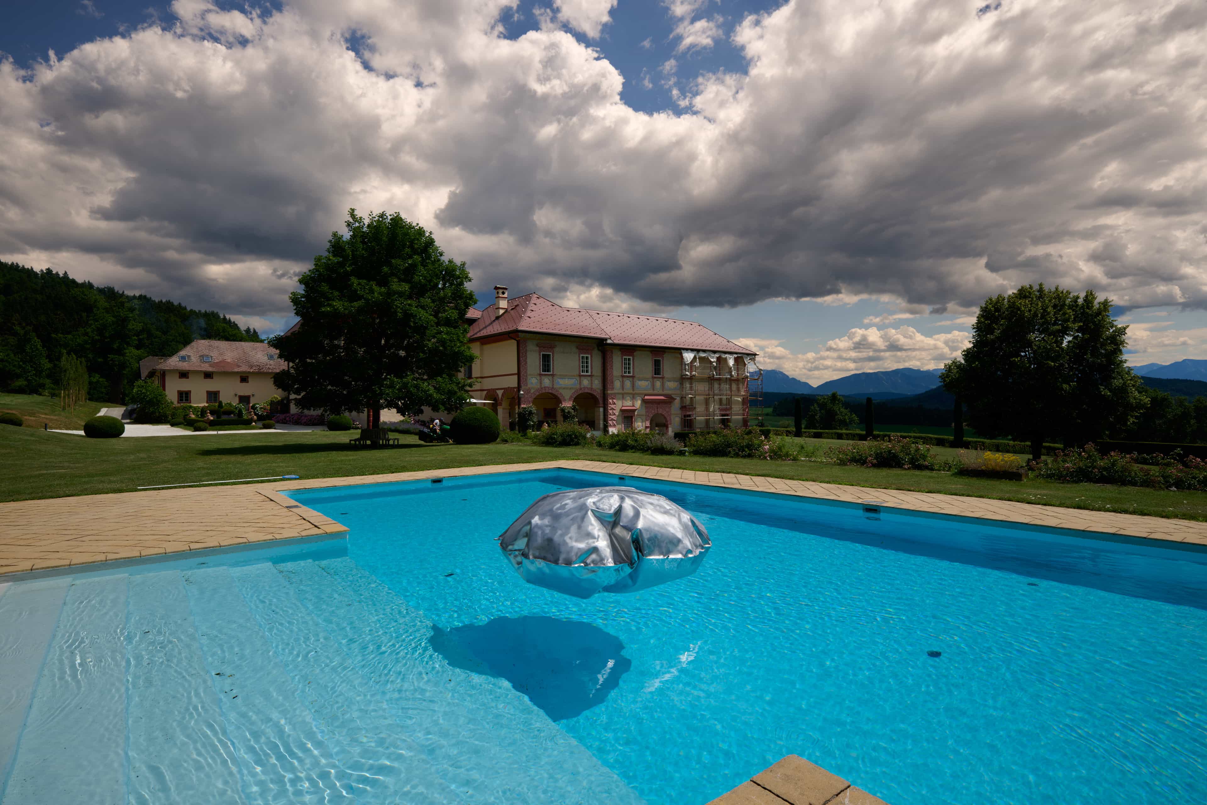 Hans Kupelwieser, O.T, (Gonflable), 2025, Aluminium, 220 cm diameter