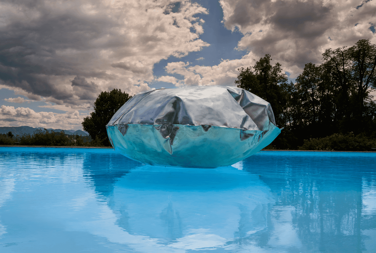Hans Kupelwieser, O.T, (Gonflable), 2025, Aluminium, 220 cm diameter
