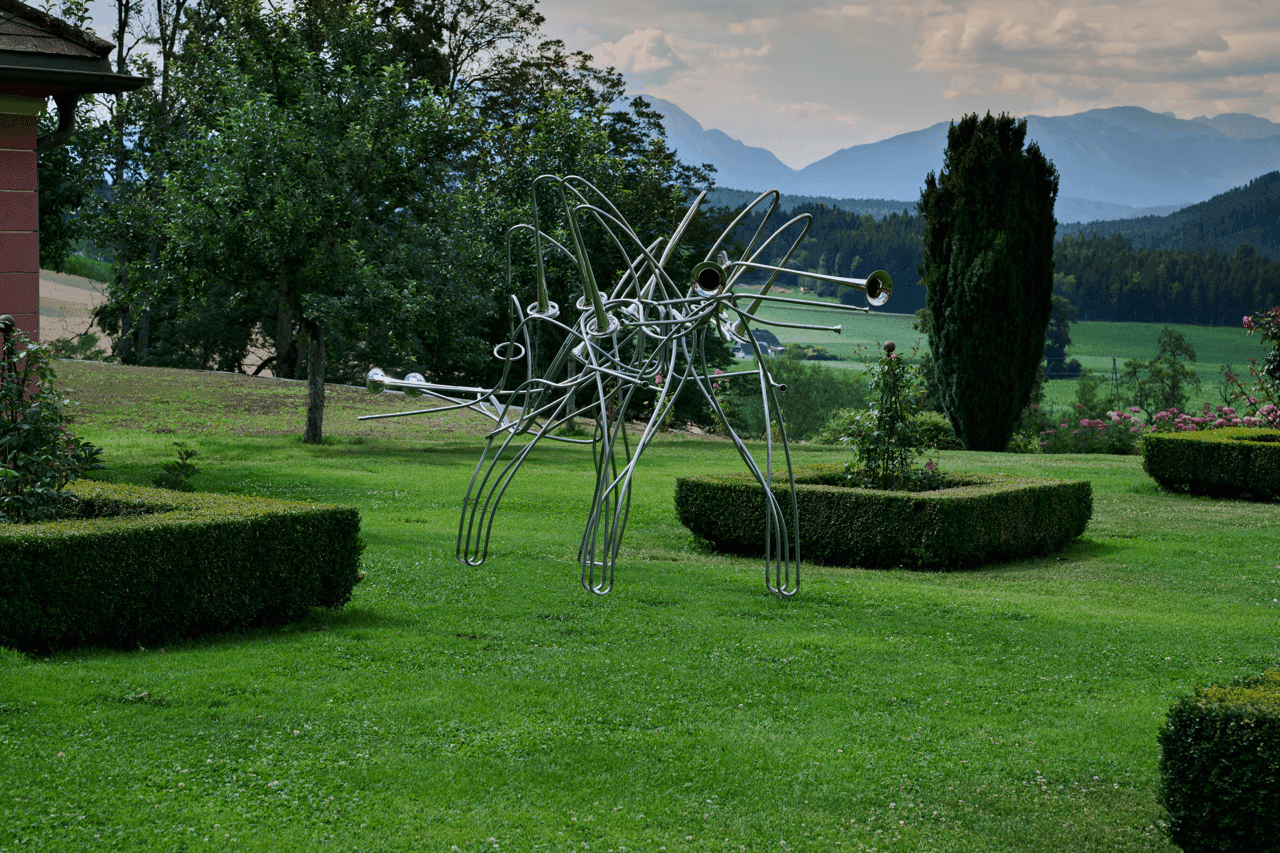 Constantin Luser, Edelstahlsaurus, 2025, Stainless steel/trumpet bell/mouthpieces, 3,89 x 1,20 x 2,0 m