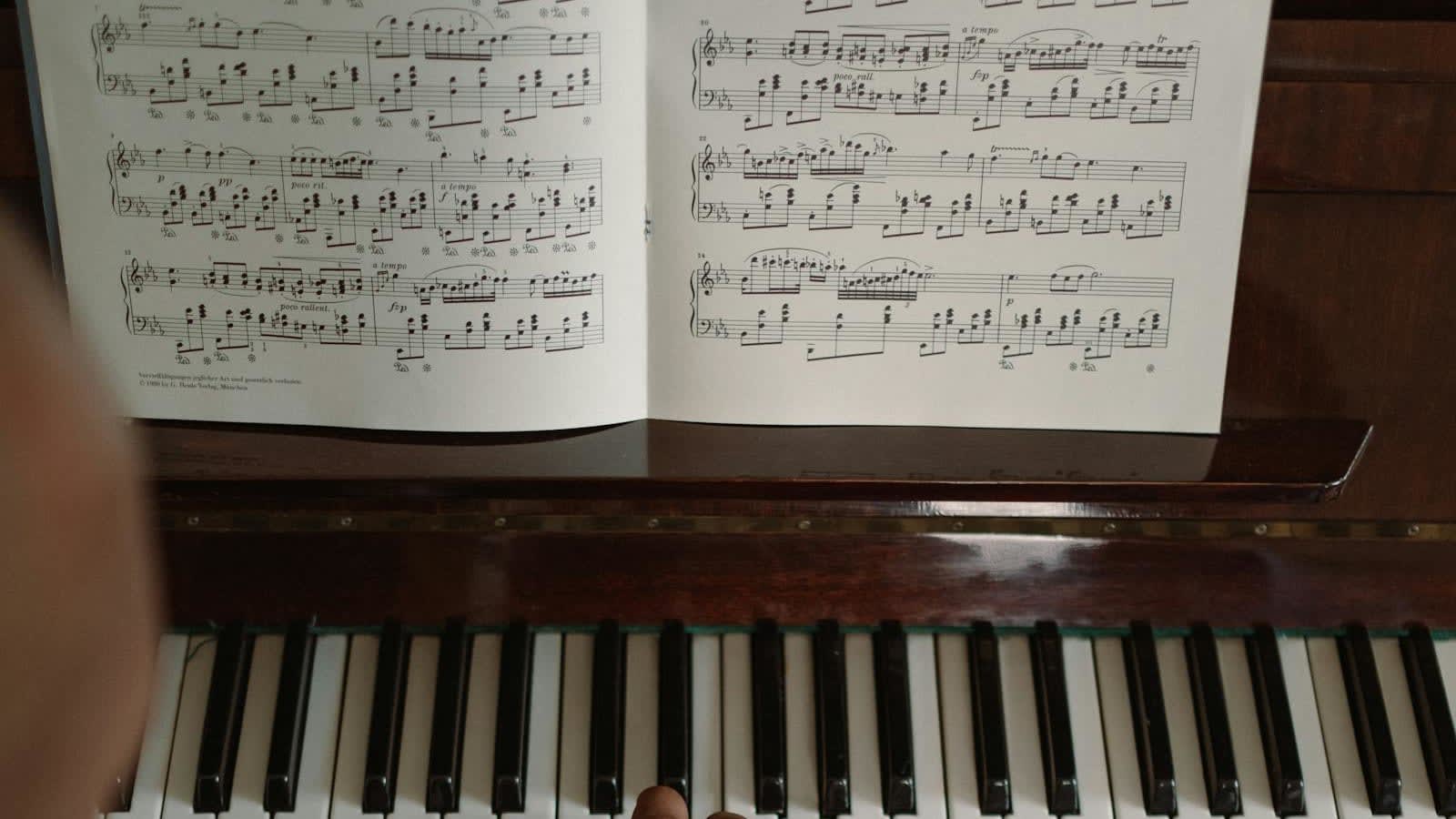 How to Read Sheet Music as an Adult Beginner (Without Quitting)