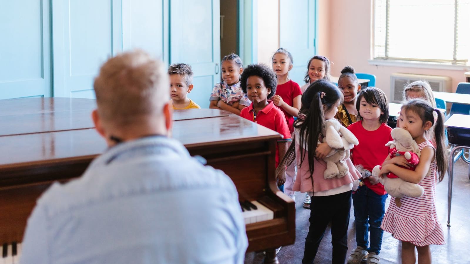 Group Classes and Practice Tracking: What Changes With 10+ Students
