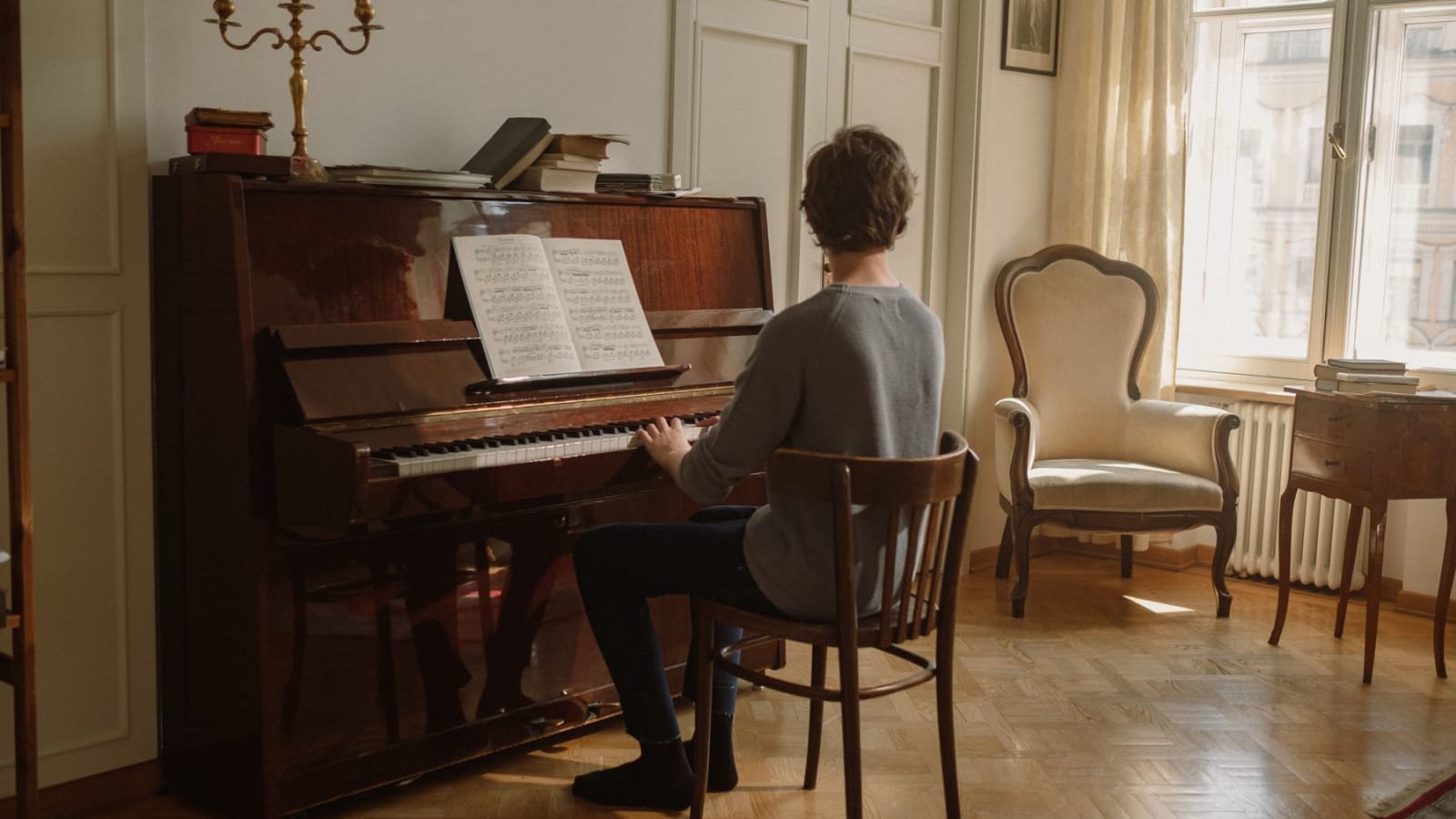 Electric Piano vs Acoustic: Which Should You Actually Buy First?