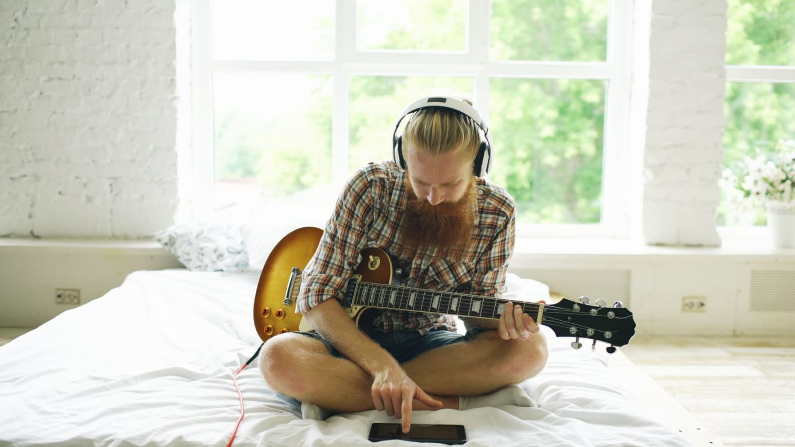 Simply Guitar vs Yousician: Which Is Better for Beginners?