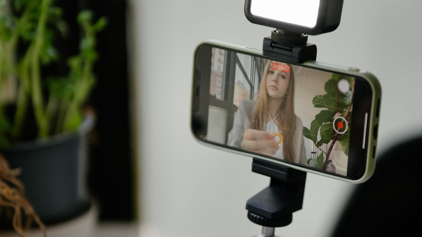 Camera Mounts for Recording Piano Hands: Tripod, Desk Arm or Overhead Rig?