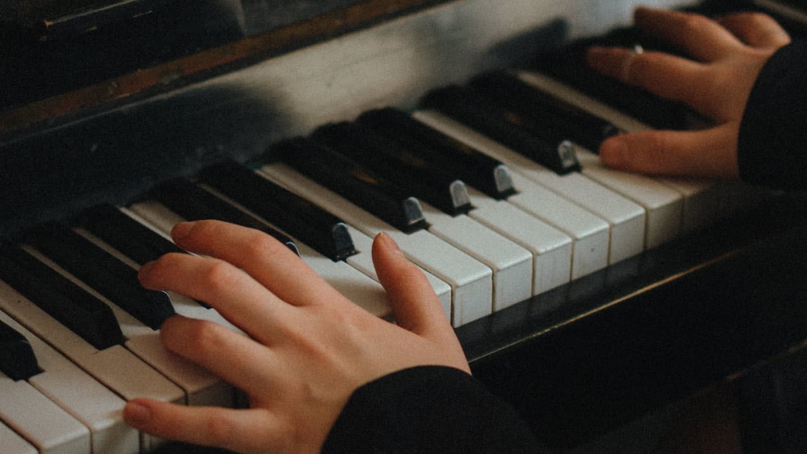 Piano Music for Small Hands: Four Pieces Without Octave Chords