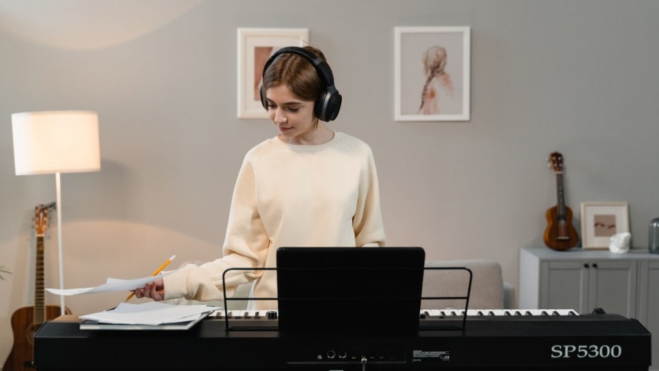 Best Apps for Learning Piano by Ear: 4 Useful Tools