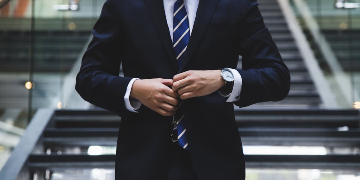 LinkedIn creator building B2B thought leadership and audience