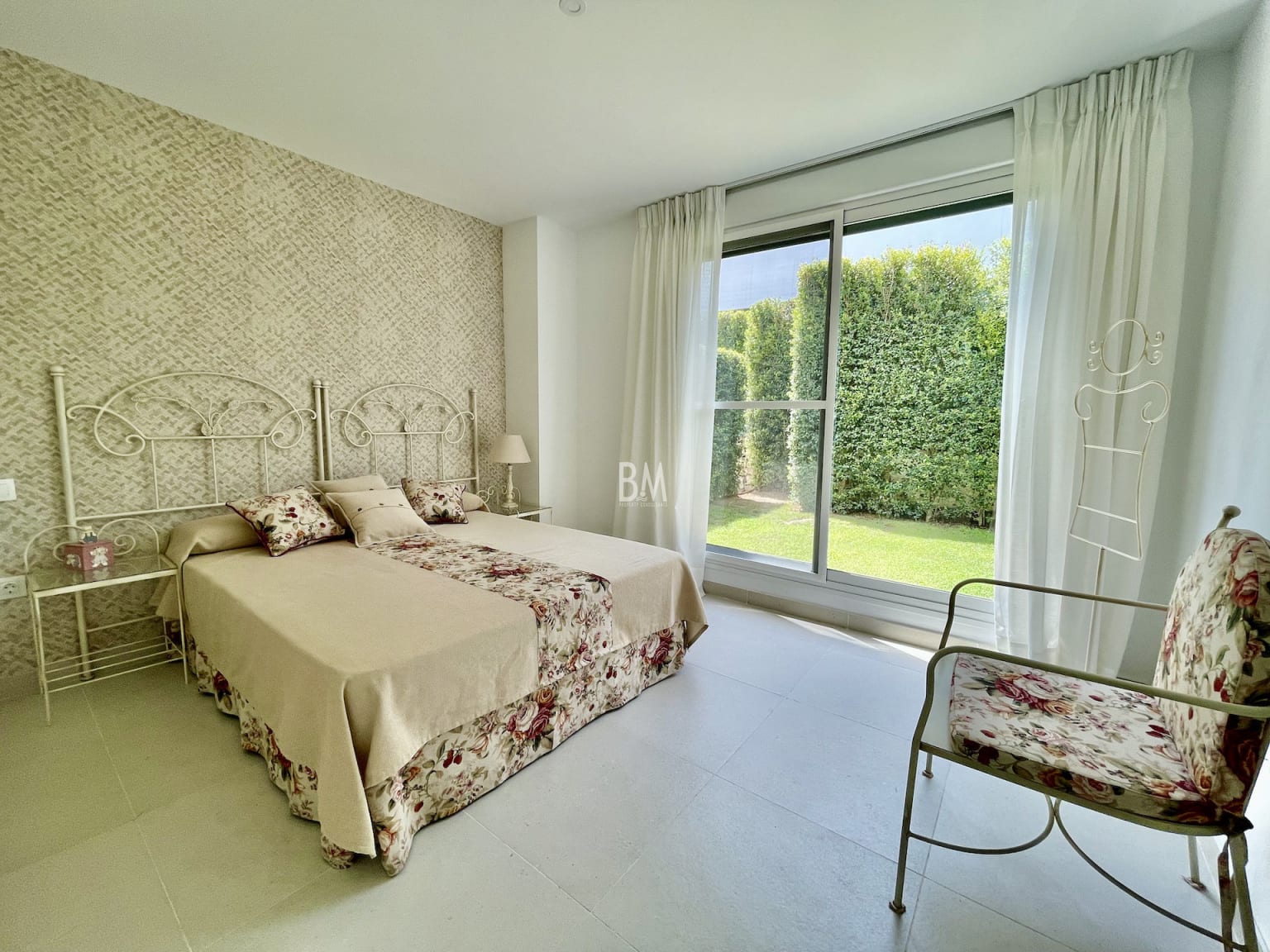 Spacious Ground-Floor Apartment with Private Terrace in Senda Chica, Sotogrande