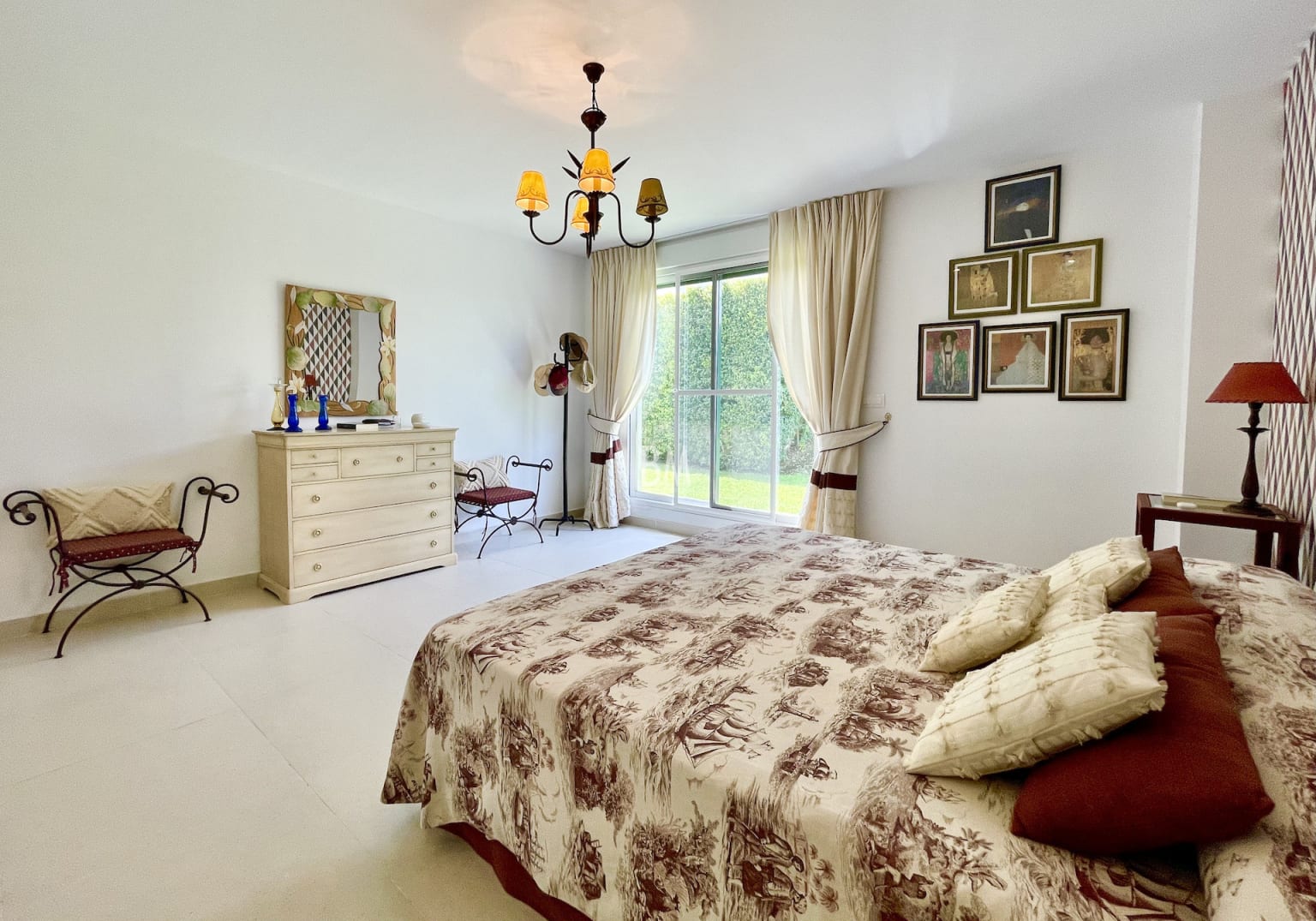 Spacious Ground-Floor Apartment with Private Terrace in Senda Chica, Sotogrande