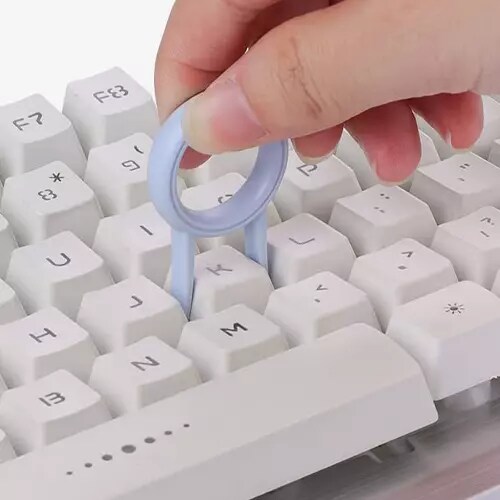 Kit Limpieza 7 en 1 BRobotix uso teclado