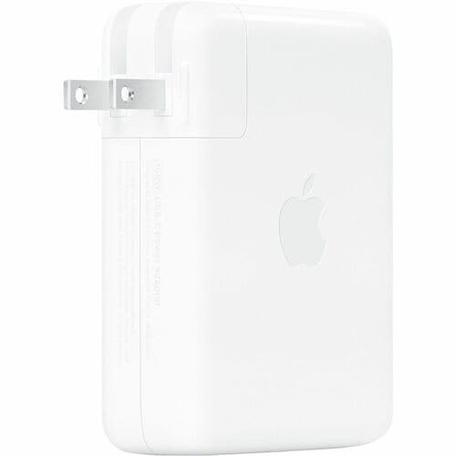 Apple A2452 140W Adaptador en uso