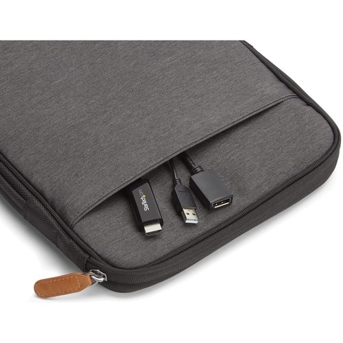 StarTech.com adaptador compacto junto a laptop