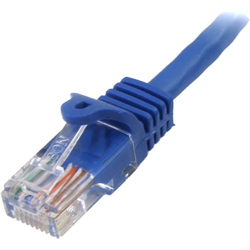 Detalle conector RJ45 chapado en oro