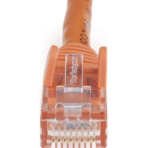 Cable Cat6 Naranja conectado