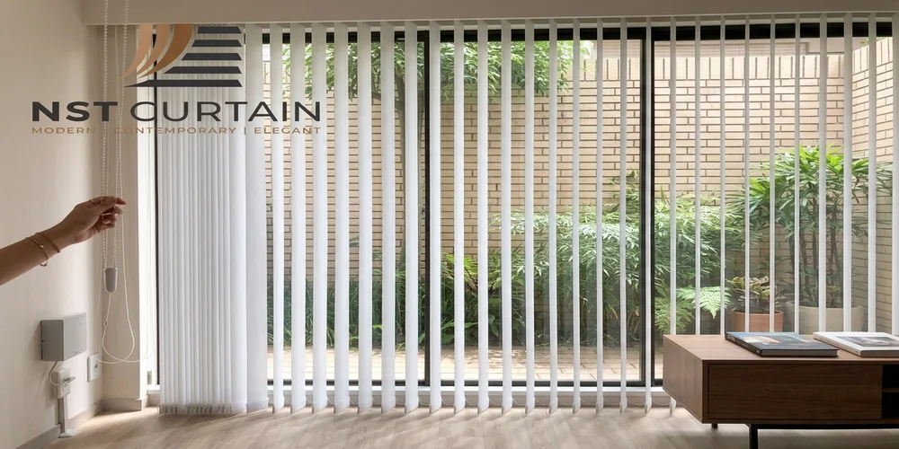 Vertical window blinds