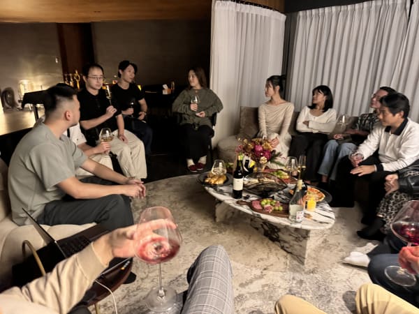 無白丁會所現場：圍坐一圈，人人都在對話裡
