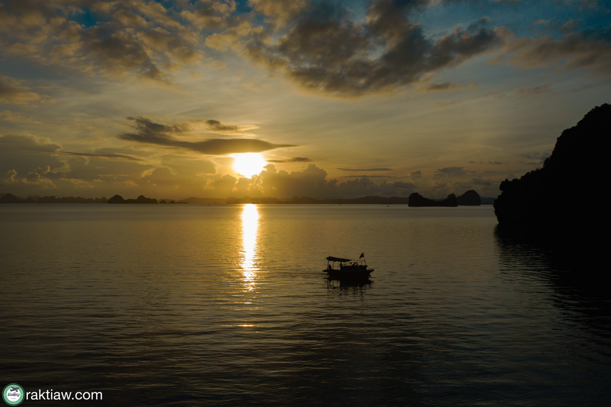 Ha Long Bay, Vietnam ฮาลองเบย์ เวียดนาม