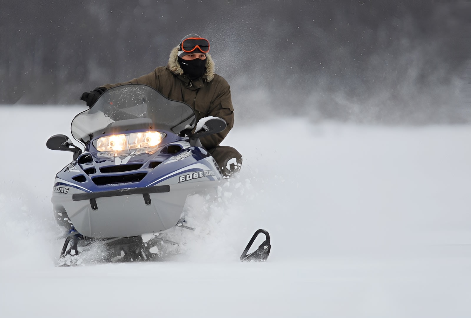 Paseo en moto de nieve