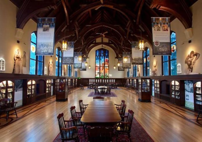Dodd Hall FSU grad photo spot by Turek Visuals