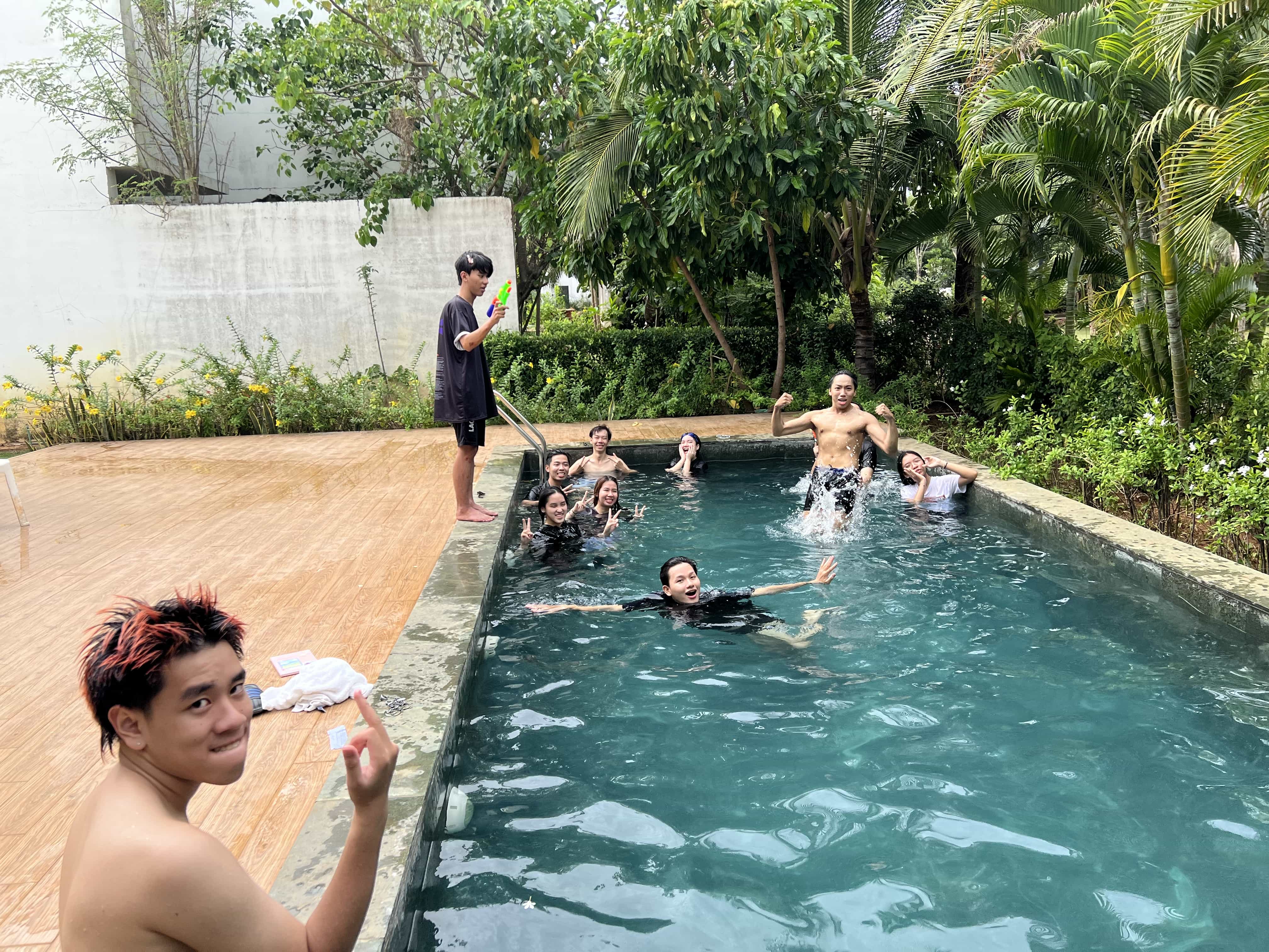 Behind the scenes image 2
