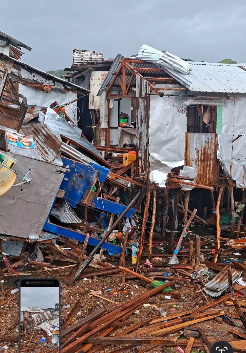 Relief efforts affected by Bagyong Uwan in Samar - Image 1