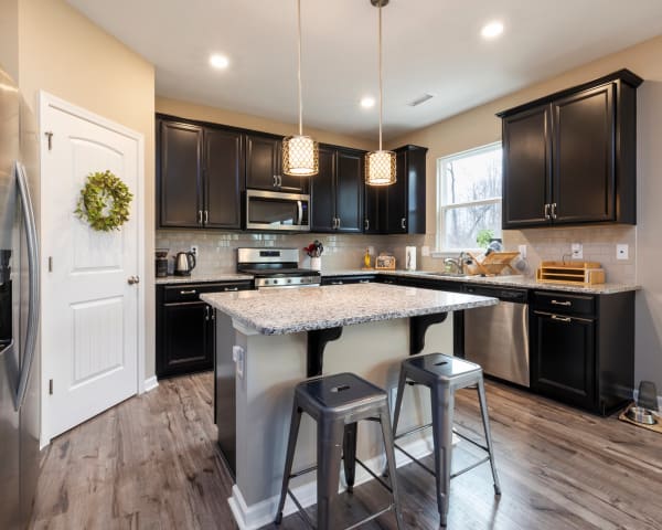 Match cabinets and hardwood flooring Hazel Green, AL