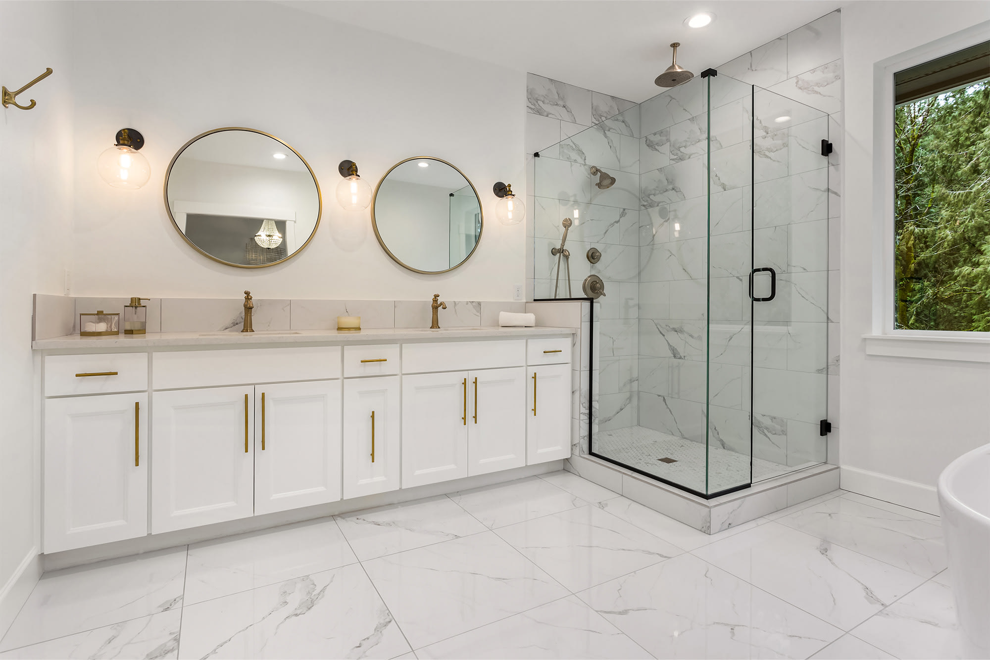 How to Make Small Bathrooms Look Bigger with the Right Tile