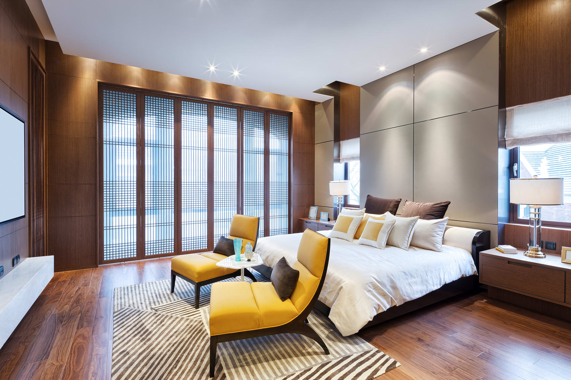 Luxury Vinyl Plank vs Hardwood - What's Best in Cold Climates