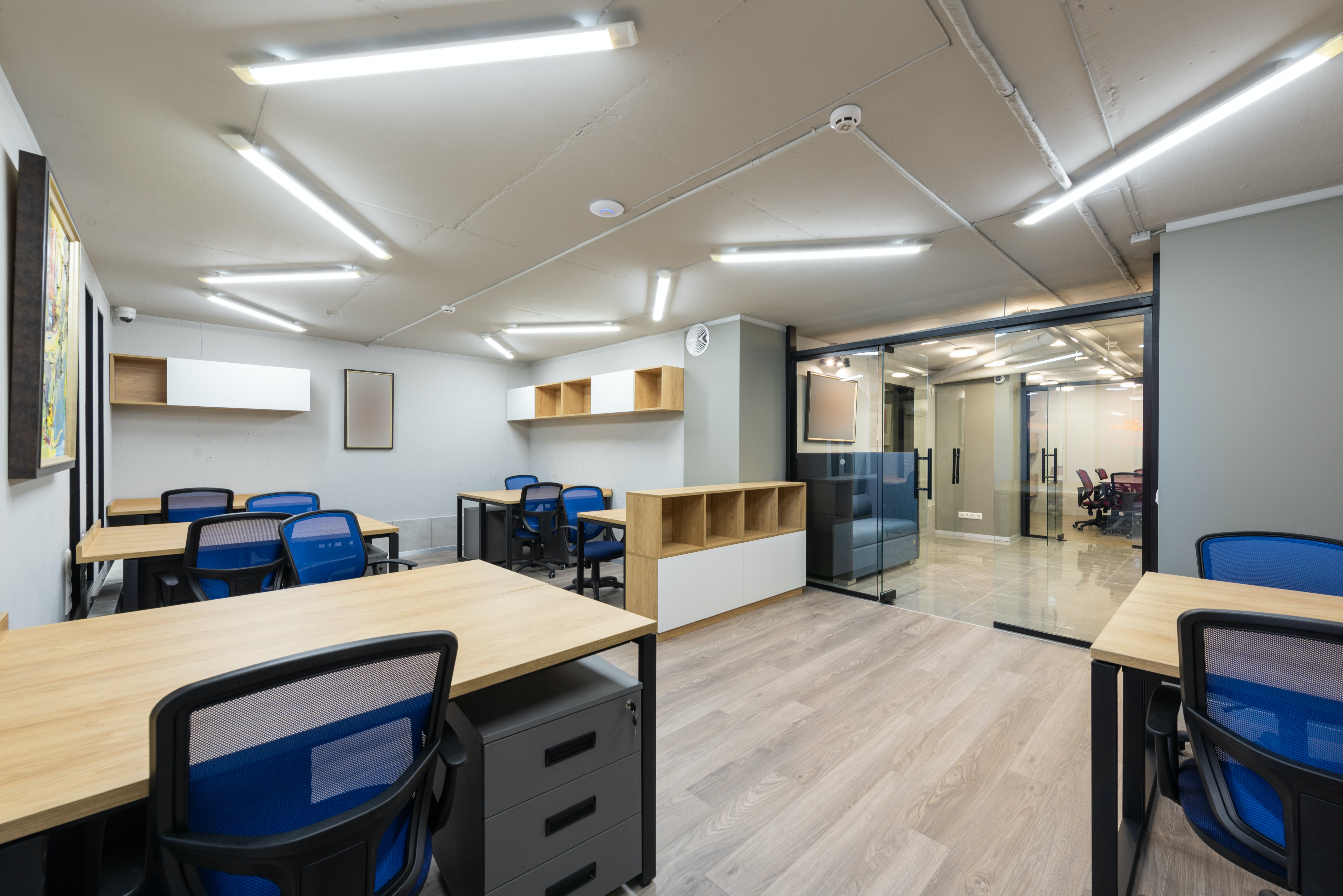 Laminate in Commercial Spaces: Aesthetics and Durability Combined