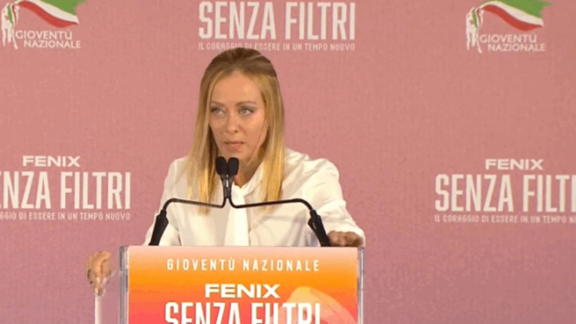 Meloni to the youth of the Brothers of Italy party: "The threats are multiplying, but we're not afraid."