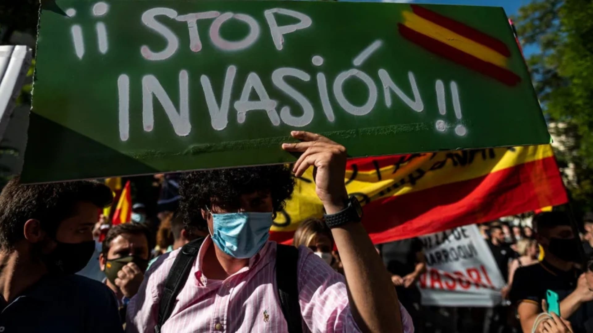 Several hurt in anti-migrant unrest in Spanish town