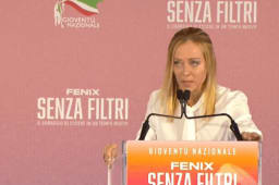 Meloni to the youth of the Brothers of Italy party: "The threats are multiplying, but we're not afraid."