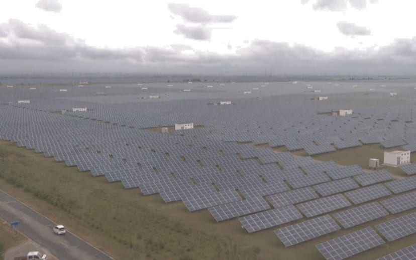 China unveils plan to build 610 sq km solar farm