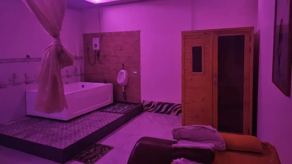 BONY 마사지 (BONY Massage)