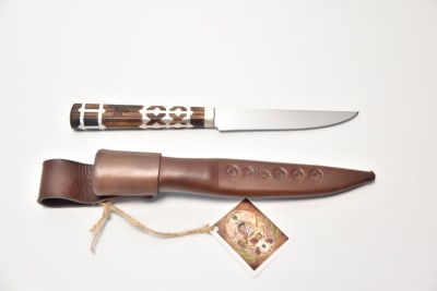 Tradičný nôž stredný, dĺžka čepele: 12cm, farba: hnedá + kožené puzdro