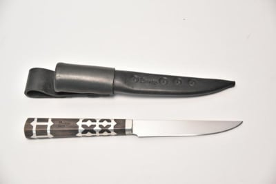 Tradičný nôž malý, dĺžka čepele: 9cm, farba: čierna + kožené puzdro