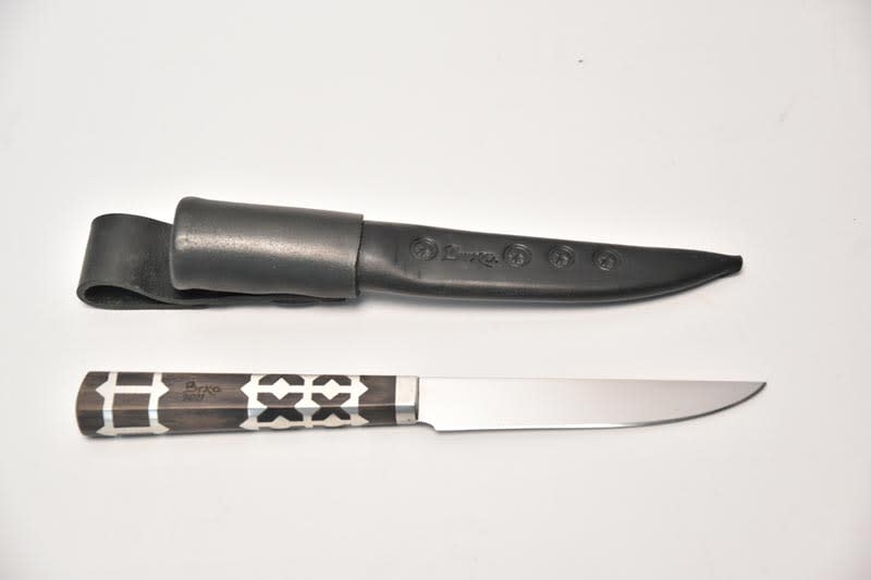 Tradičný nôž malý, dĺžka čepele: 9cm, farba: čierna + kožené puzdro