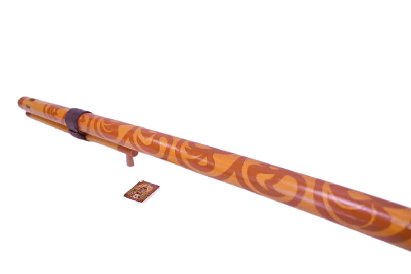 Fujara "H", dĺžka: 135-140cm, vŕtanie: Ø26, zdobenie: Ornamentový lesk 2